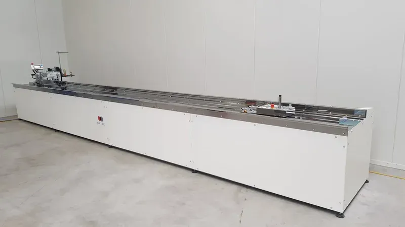 Estación de costura lineal con cabezal móvil para toldos